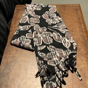 Black/grey plaid scarf -fleece material